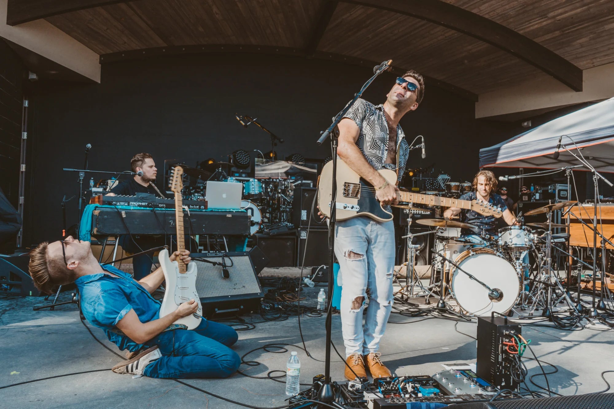 Outdoor amphitheatre day-set. Sunglasses required.