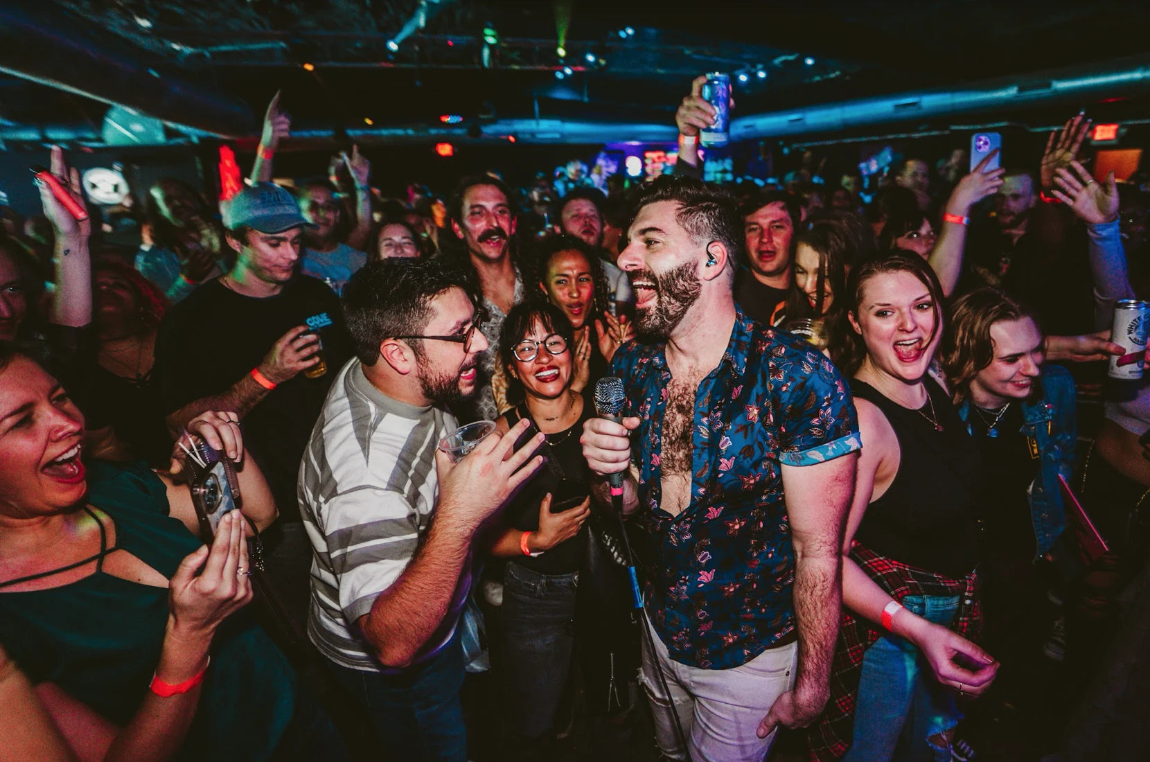 Mic in the crowd. Full singalong.
